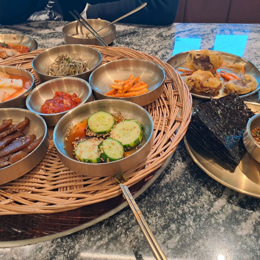 정갈한 반찬 한 상 차림