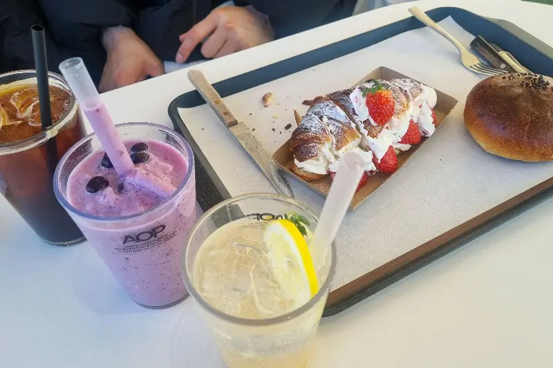 AOP의 빵과 음료