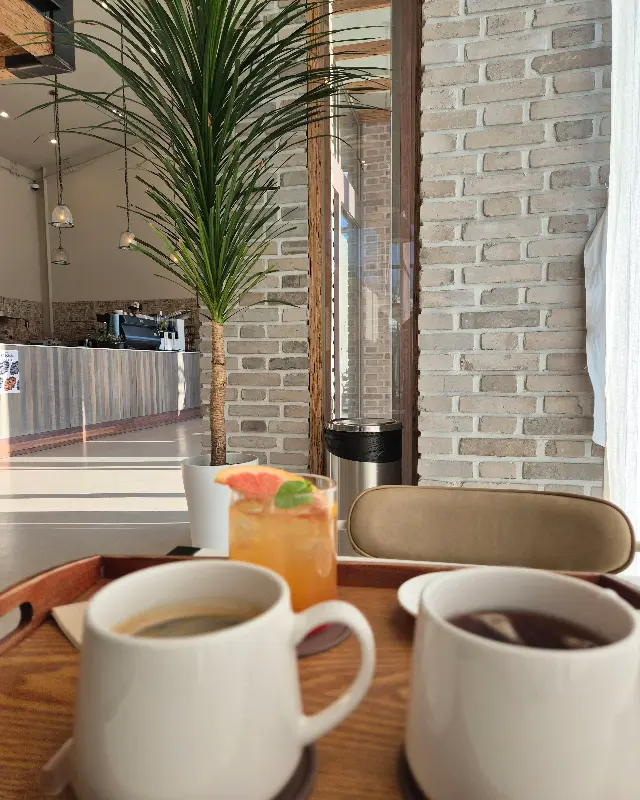 카페 내부 인테리어