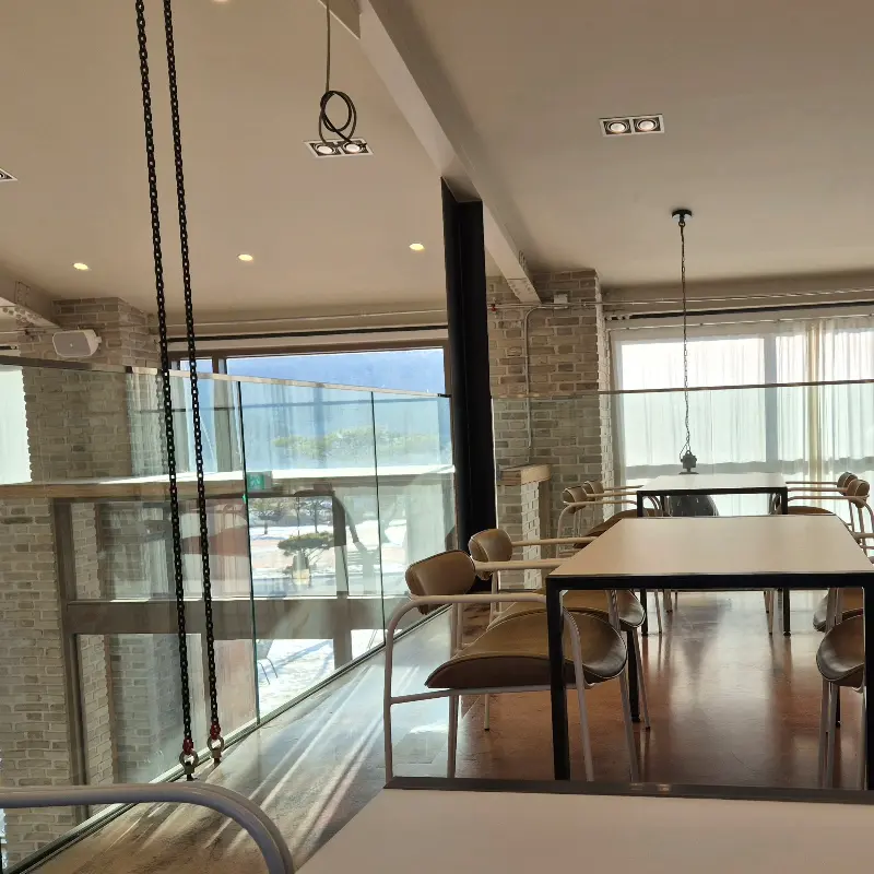 카페 내부 전경