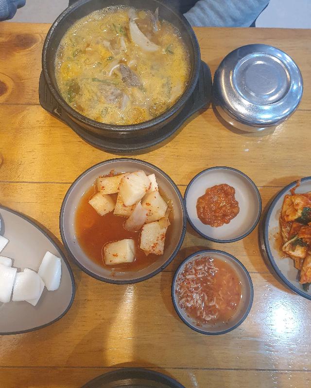 기본 찬과 순대국