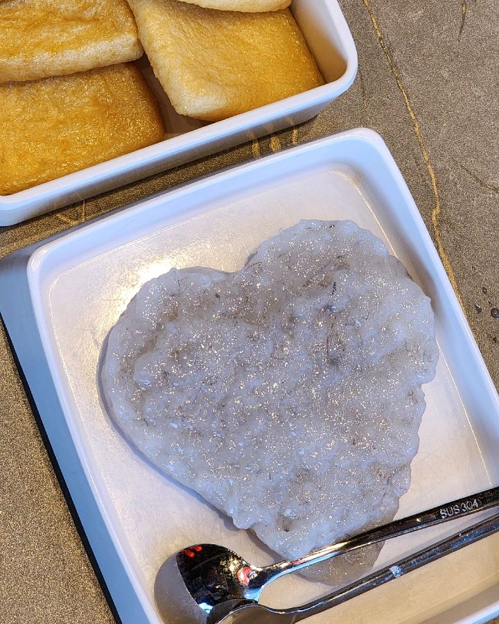 하트 모양의 훠궈 재료