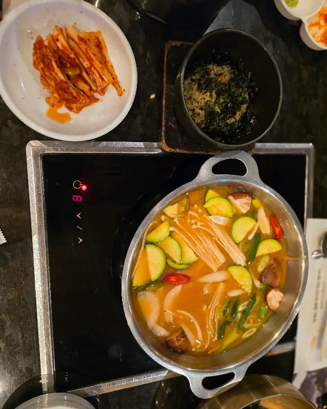 돌솥밥과 된장찌개