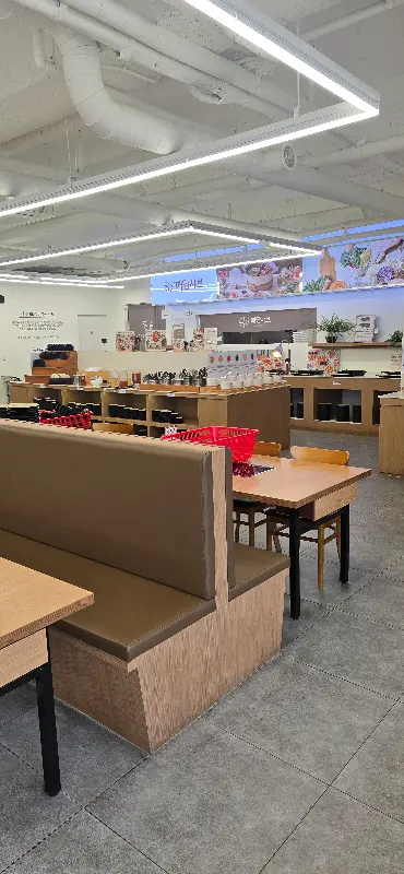 애담샤브 매장 내부