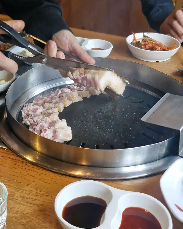 맛있게 익어가는 삼겹살