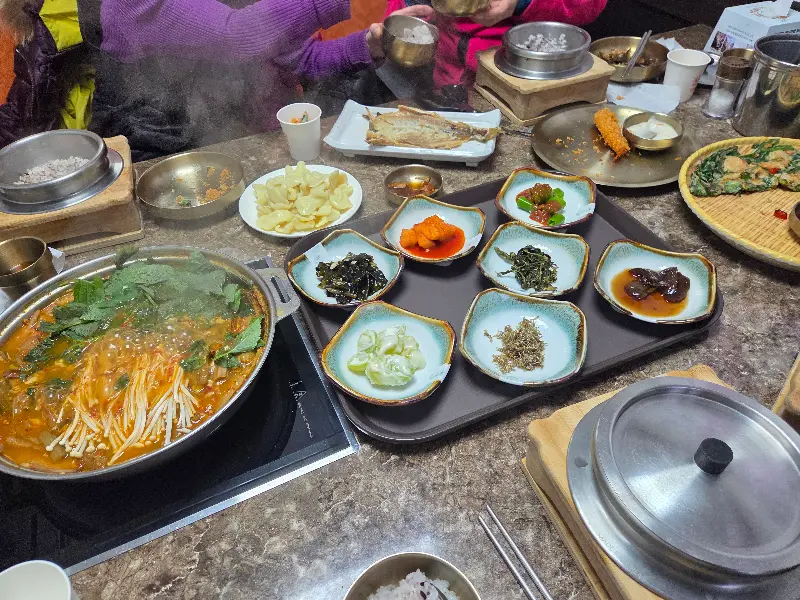 보글보글 끓고 있는 메기매운탕