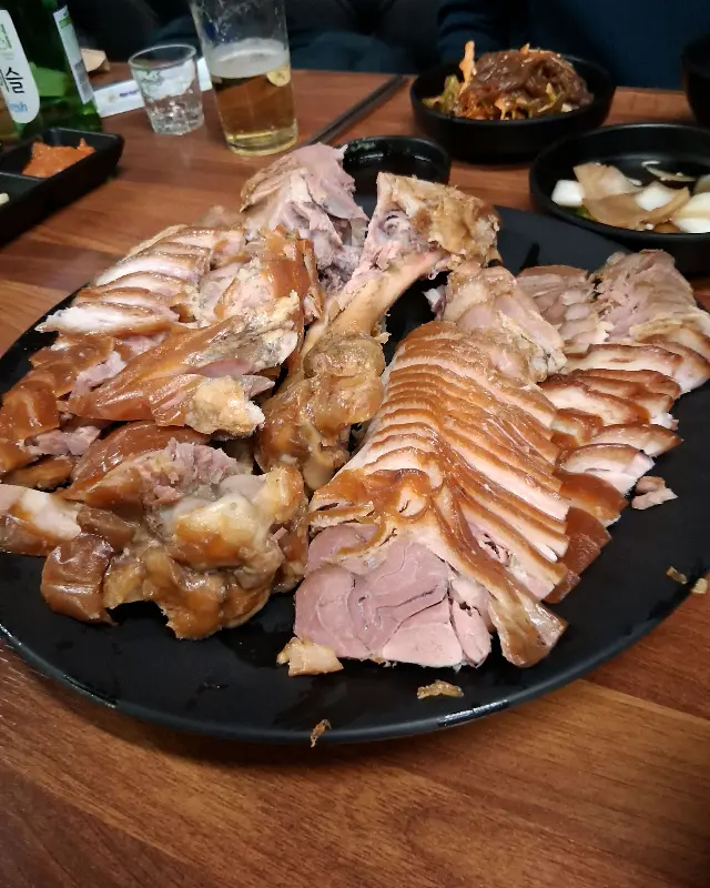 푸짐한 족발 한 상 차림