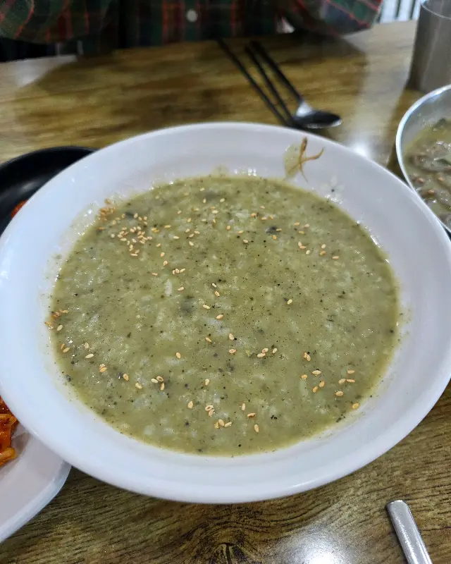 전복죽의 클로즈업 사진