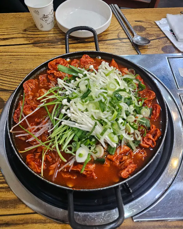 푸짐한 전골 한 상 차림