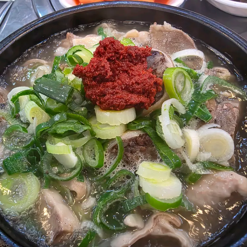 푸짐한 암뽕순대국밥