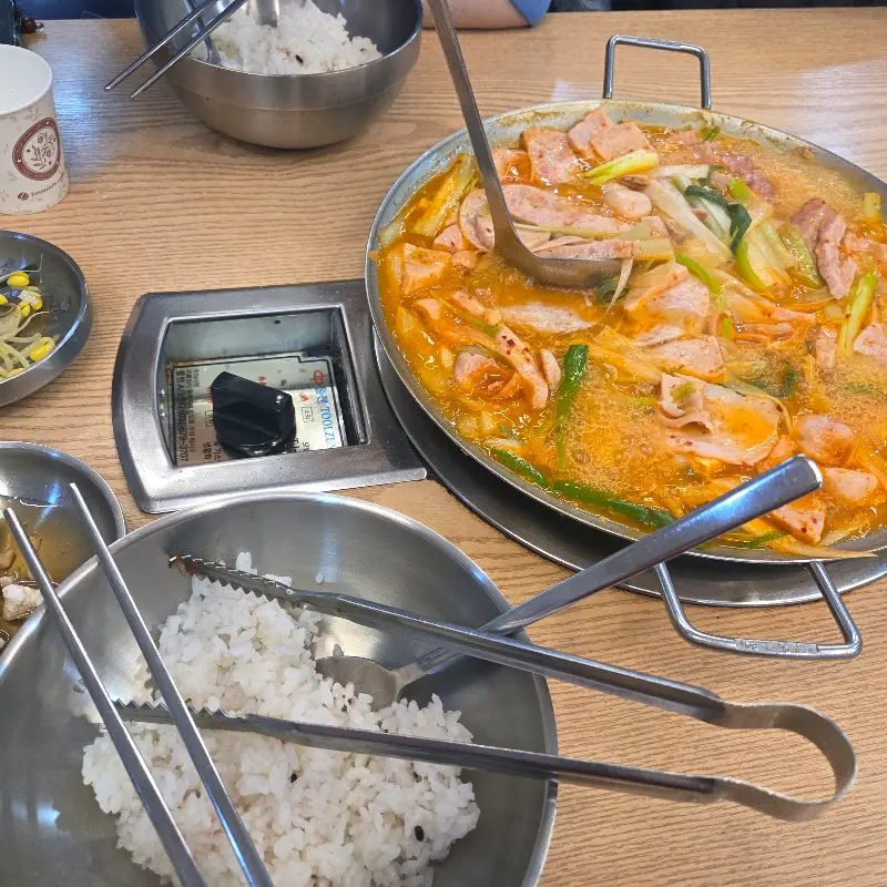 깔끔하게 비워진 냄비