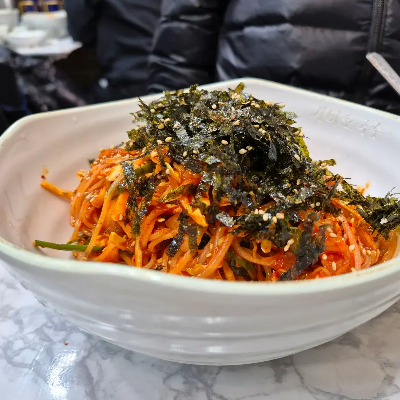 하와이안 쫄면의 화려한 비주얼