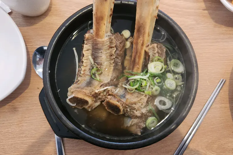 황칠왕갈비탕의 웅장한 비주얼