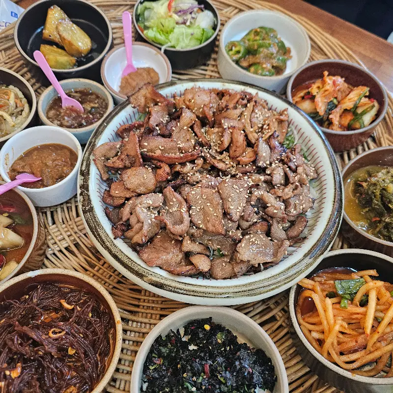 정식당 내부 인테리어