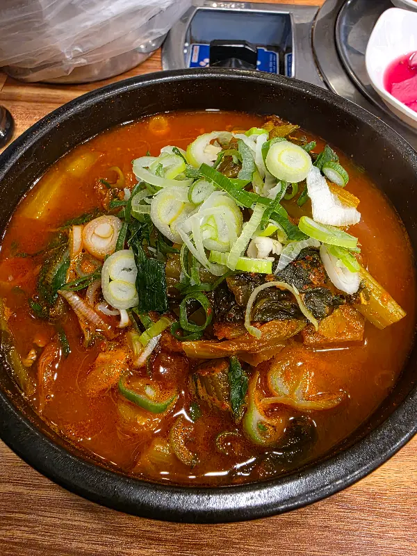 맛깔스러운 감자탕 비주얼