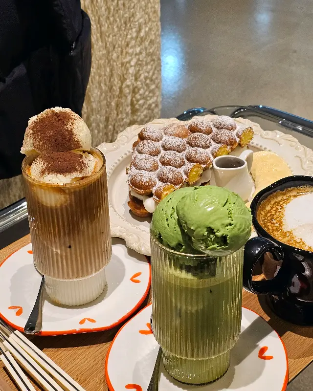 다양한 음료와 디저트