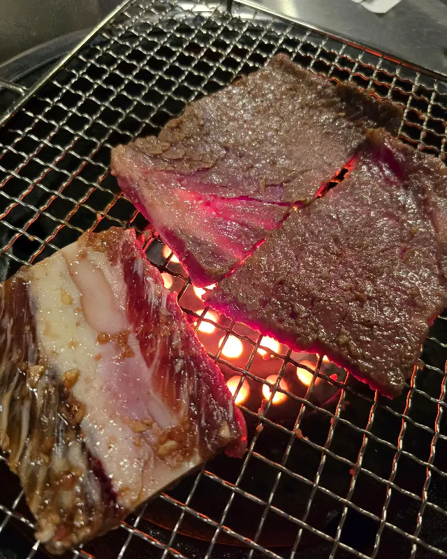 연탄불에 구워지는 갈비