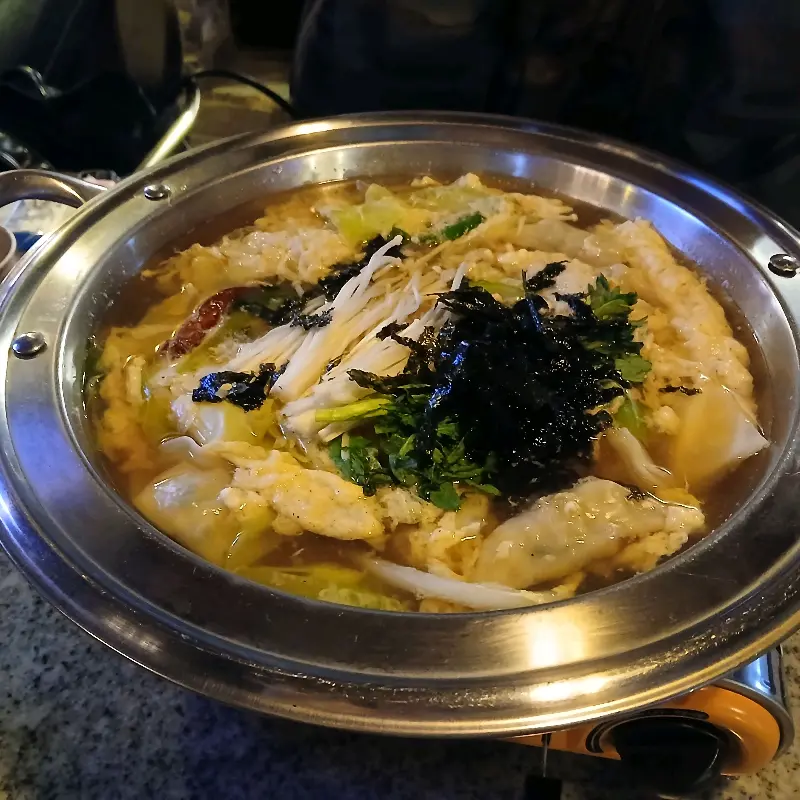 따뜻한 국물이 일품인 찌개