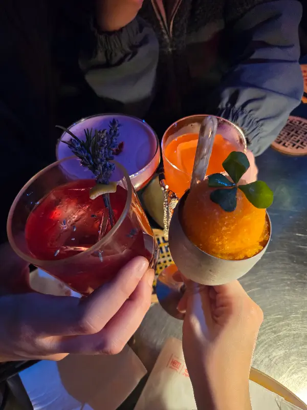 다채로운 색감의 칵테일들