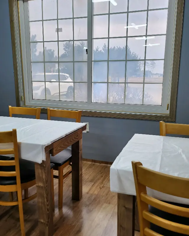 창밖으로 보이는 겨울 바다의 모습. 식사 중에도 아름다운 풍경을 감상할 수 있다.