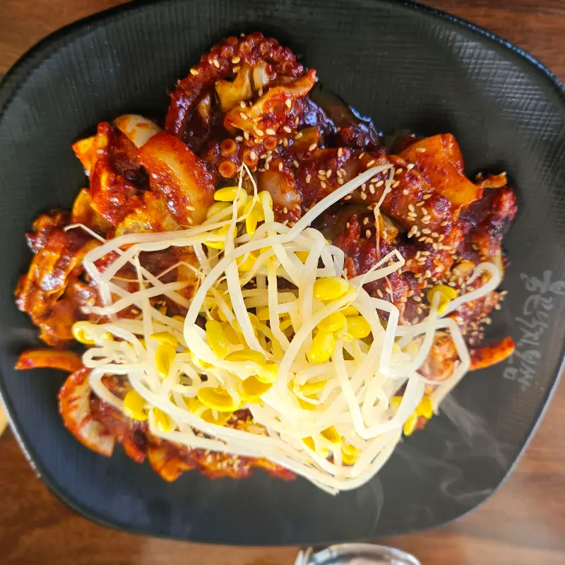 낙지볶음과 콩나물