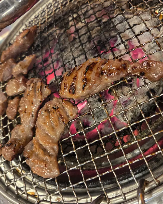 숯불 위에서 익어가는 갈매기살