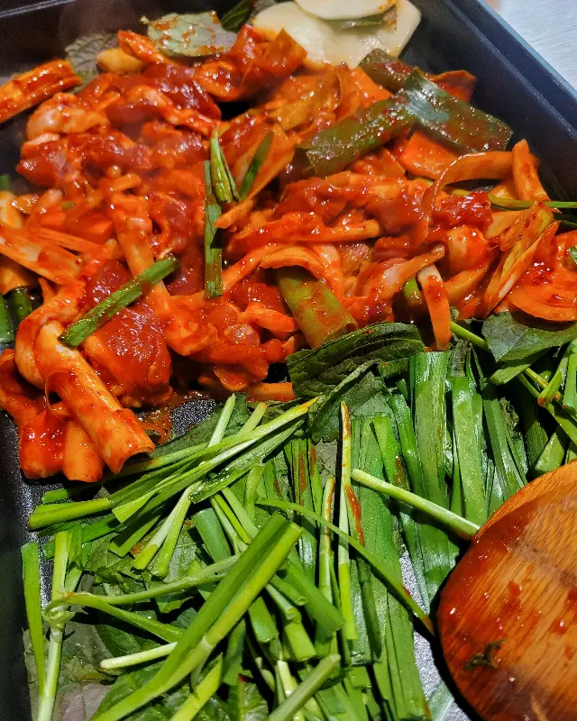 매콤달콤한 오리 주물럭