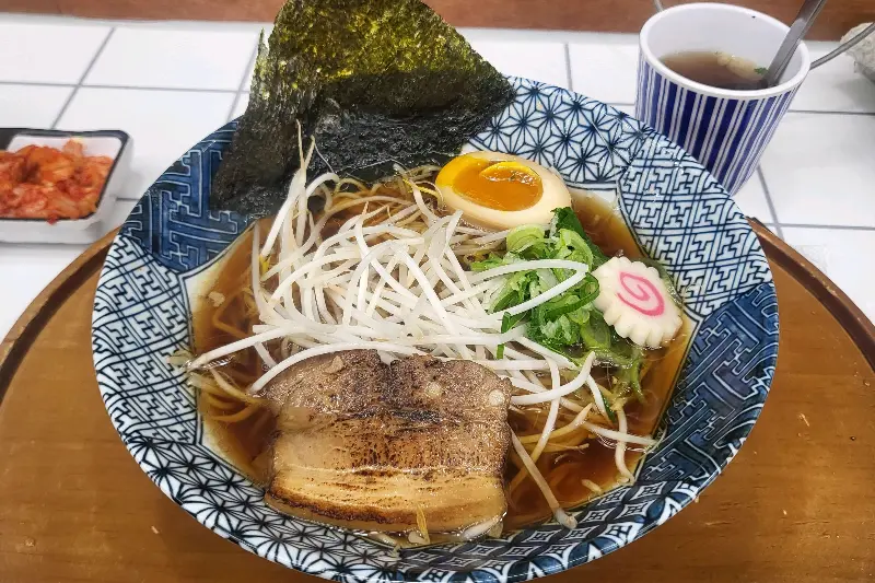 진한 국물이 인상적인 돈코츠 라멘