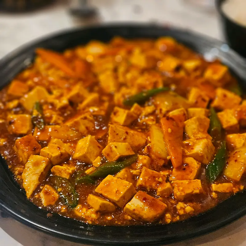 매콤하면서도 깊은 풍미가 느껴지는 마파두부