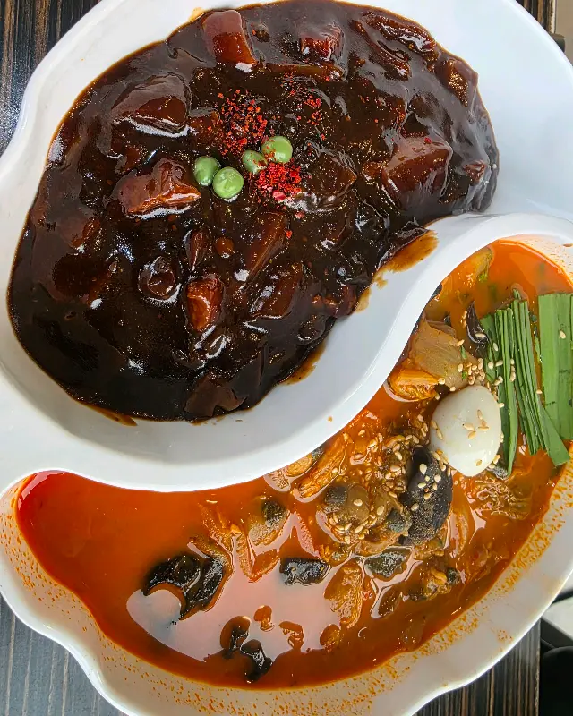 짬짜면의 조화로운 모습