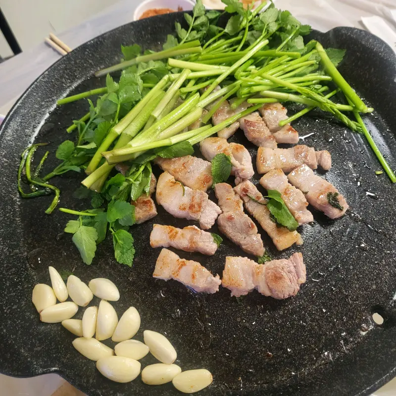 미나리와 삼겹살의 조화