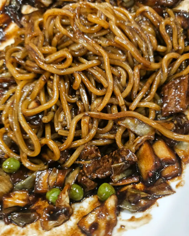 윤기 자르르 흐르는 짜장면