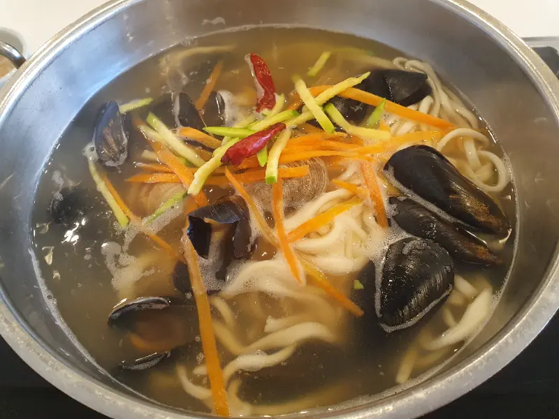 해물칼국수 확대