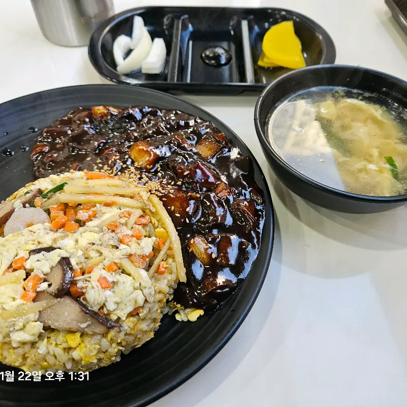 윤기좔좔 해물간짜장