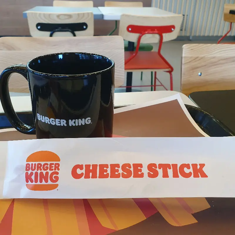 버거킹 머그컵과 치즈 스틱
