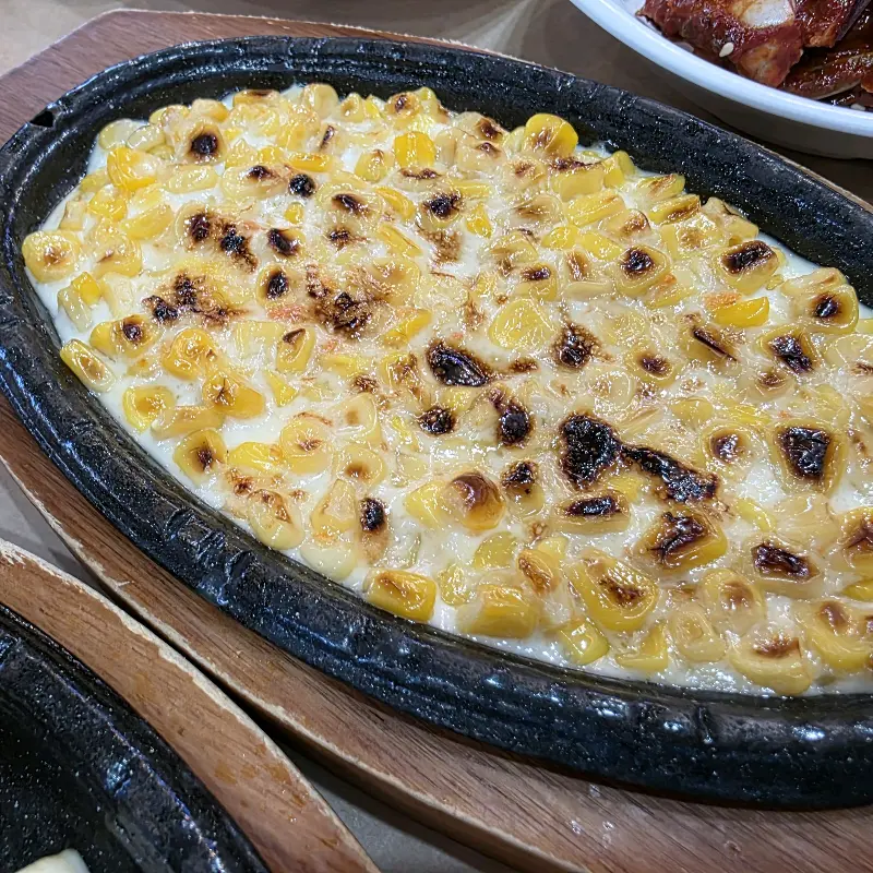 따뜻하고 달콤한 콘치즈