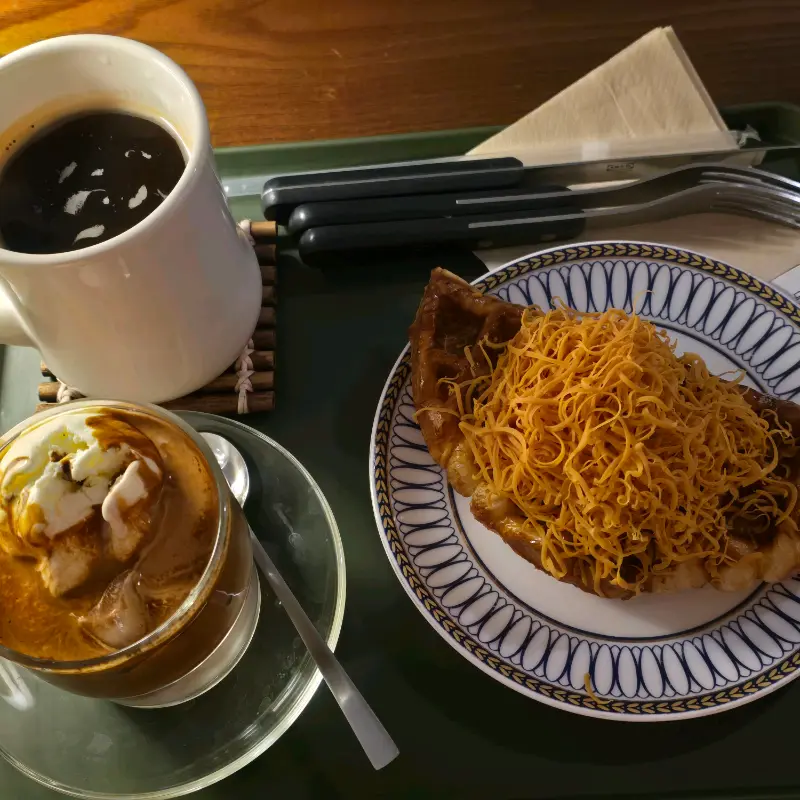 두바이 크로플과 아메리카노