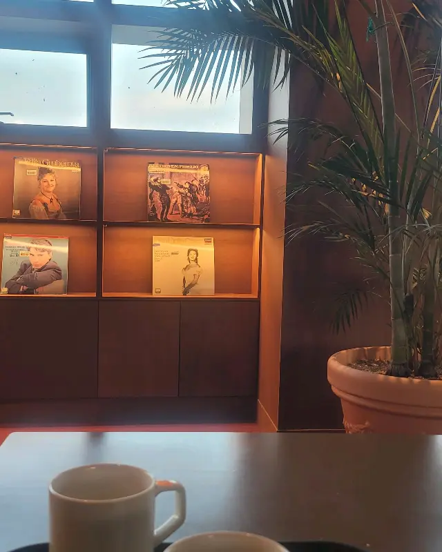 따뜻한 분위기의 실내