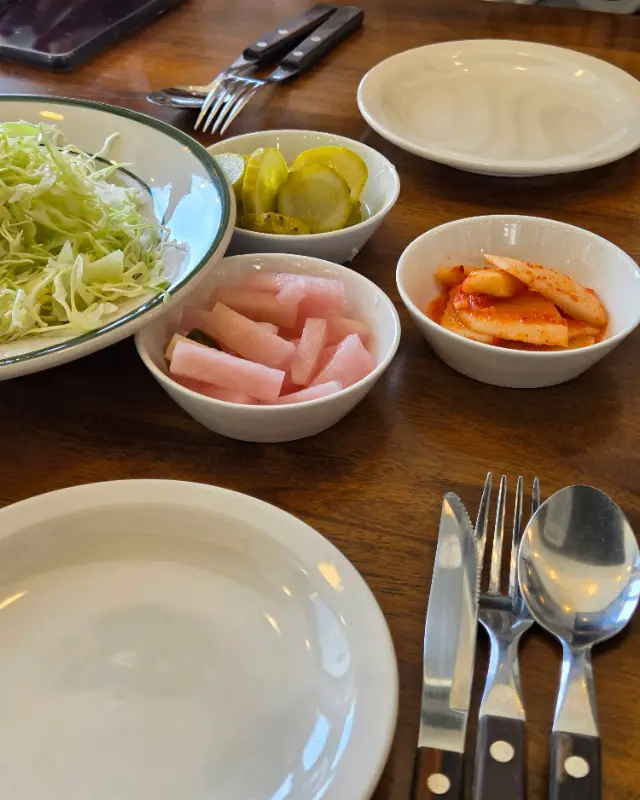 돈까스와 함께 나오는 반찬