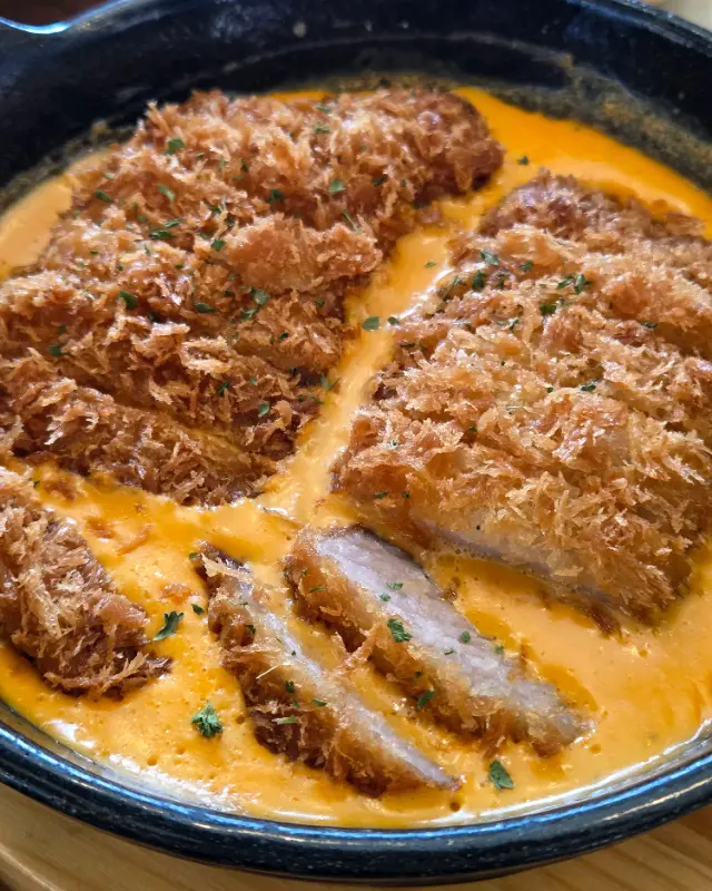 매콤크림돈까스의 클로즈업 샷