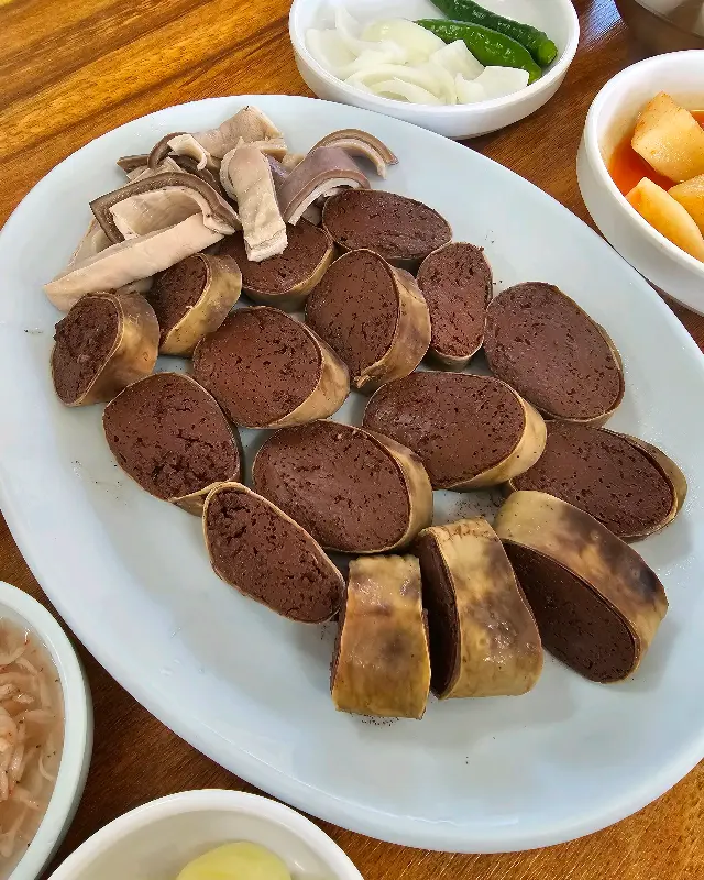 푸짐한 피순대 한 상