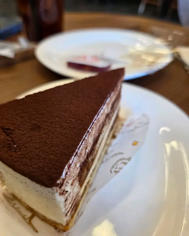 티라미수 케이크