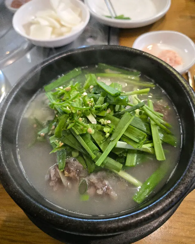 깔끔하고 맑은 순대국