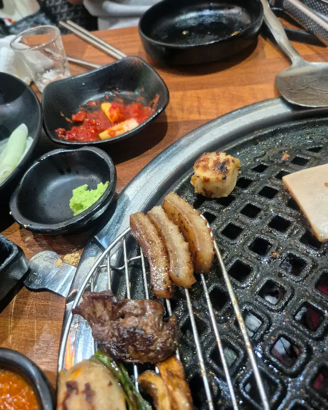 잘 구워진 뒷고기