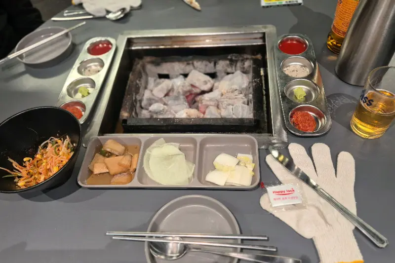 깔끔하게 정돈된 테이블 세팅