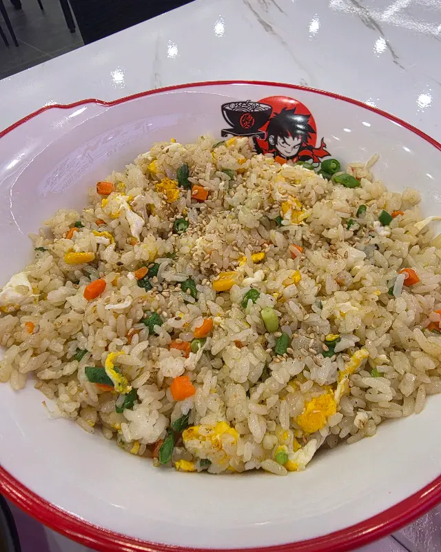 고슬고슬하게 잘 볶아진 볶음밥