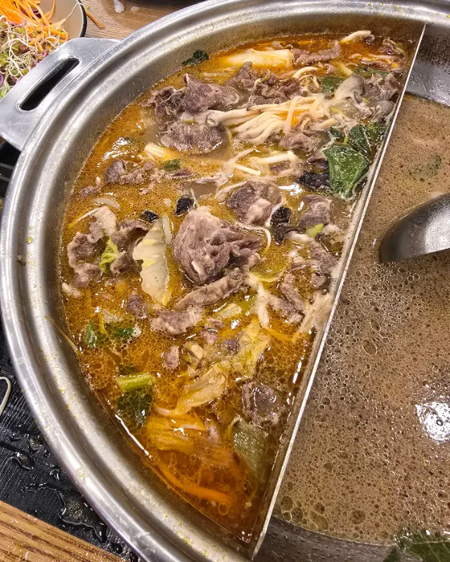맛있게 끓여진 샤브샤브