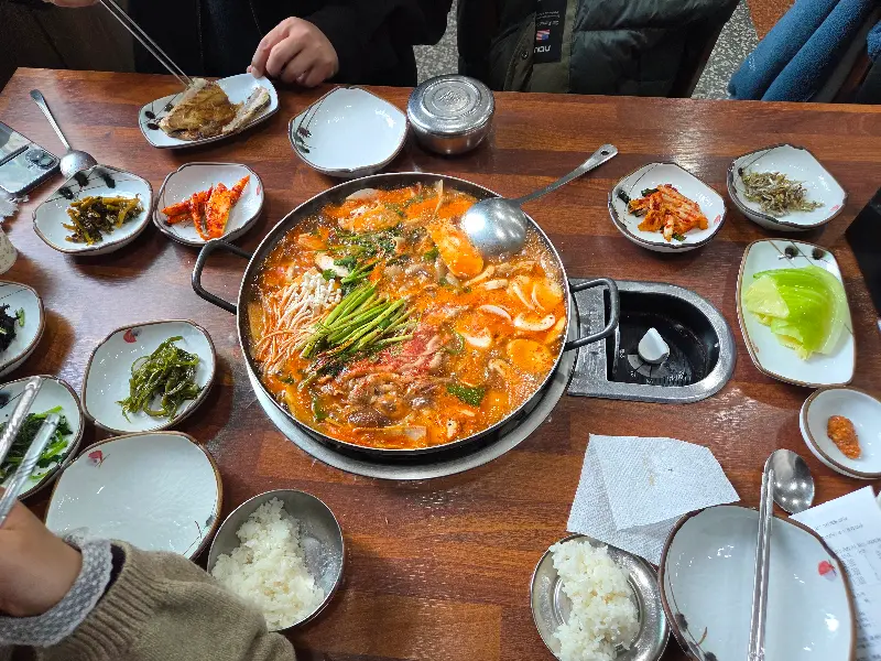 보글보글 끓는 전골