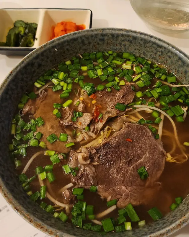 푸짐한 양의 쌀국수