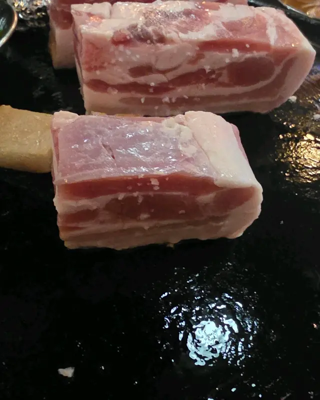 두툼한 삼겹살 클로즈업